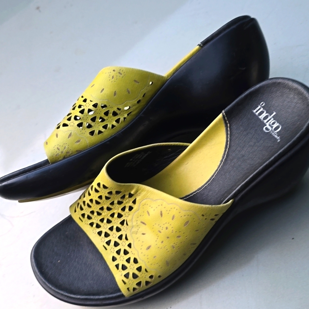 Indigo By Clarks Perforated Slip On Wedge Green Leather Platform Sandal Sz 9